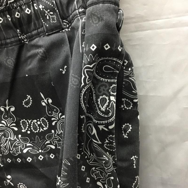 フリークスストア FREAK S STORE パンツ ワークパンツ、ペインターパンツ ワークパンツ ワイドパンツ カジュアルパンツ 総柄 40 プリント 黒 / ブラック / X 白 / ホワイト /  メンズ USED 古着 中古 10120076