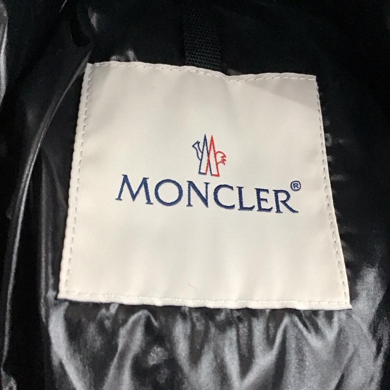 モンクレール MONCLER ジャケット、上着 ダウンジャケット F20911B56900 C0300 フード 2 ワンポイント 黒 / ブラック /  メンズ USED 古着 中古 10114747