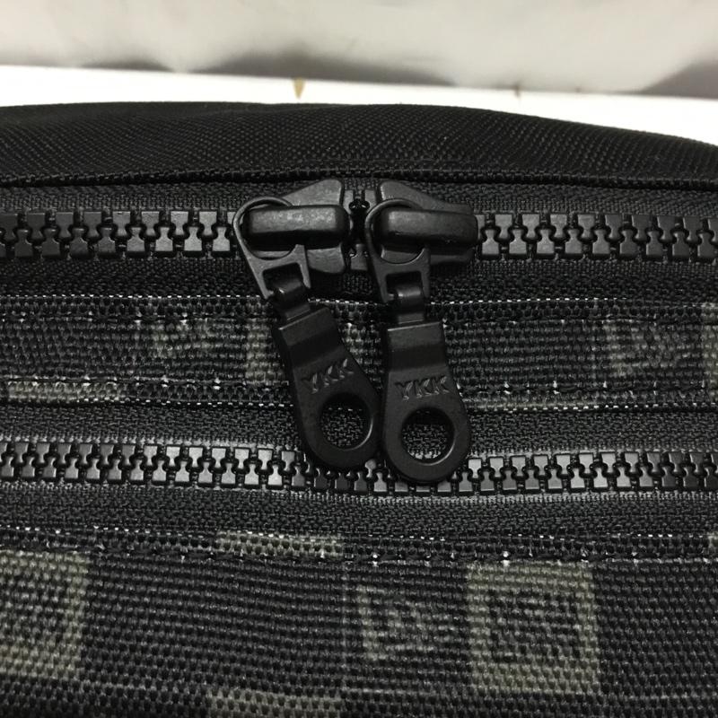 ニューエラ NEW ERA ウエストバッグ ウエストバッグ ボディバッグ ロゴ 総柄 黒 / ブラック / X ダークグレー / ダークグレー /  メンズ USED 古着 中古 10110583