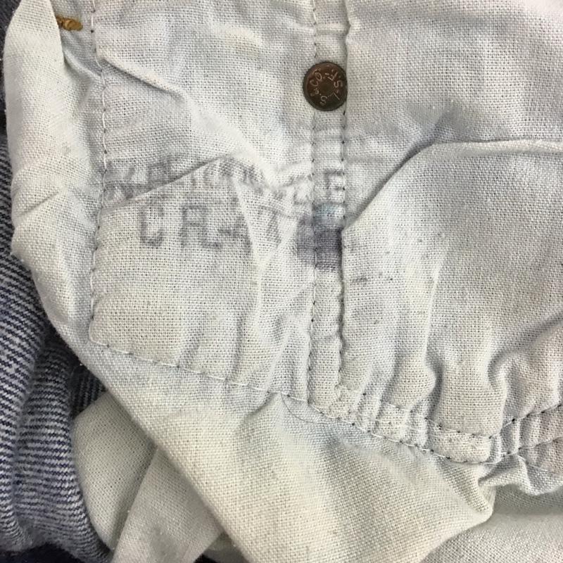 リーバイス Levi s パンツ デニム、ジーンズ デニムパンツ ストレートパンツ ワイドパンツ カジュアルパンツ 38 無地 インディゴ / インディゴ /  メンズ USED 古着 中古 10121032