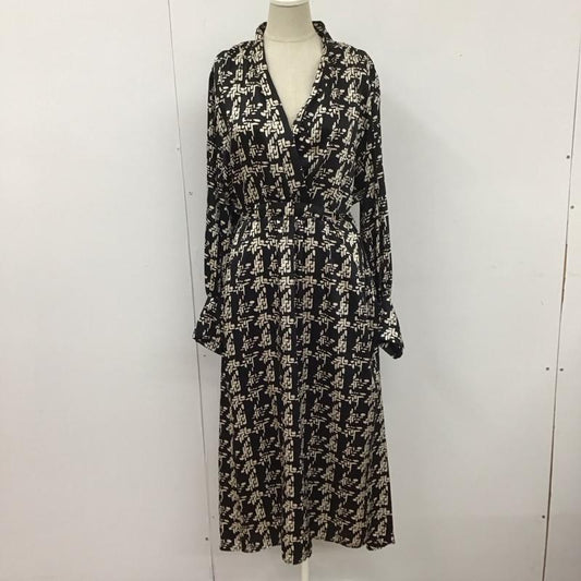 ザラ ZARA ワンピース ロングスカート 長袖シャツワンピース 切り替えワンピース フレアワンピース M 総柄 白 / ホワイト / X 黒 / ブラック /  レディース USED 古着 中古 10110269