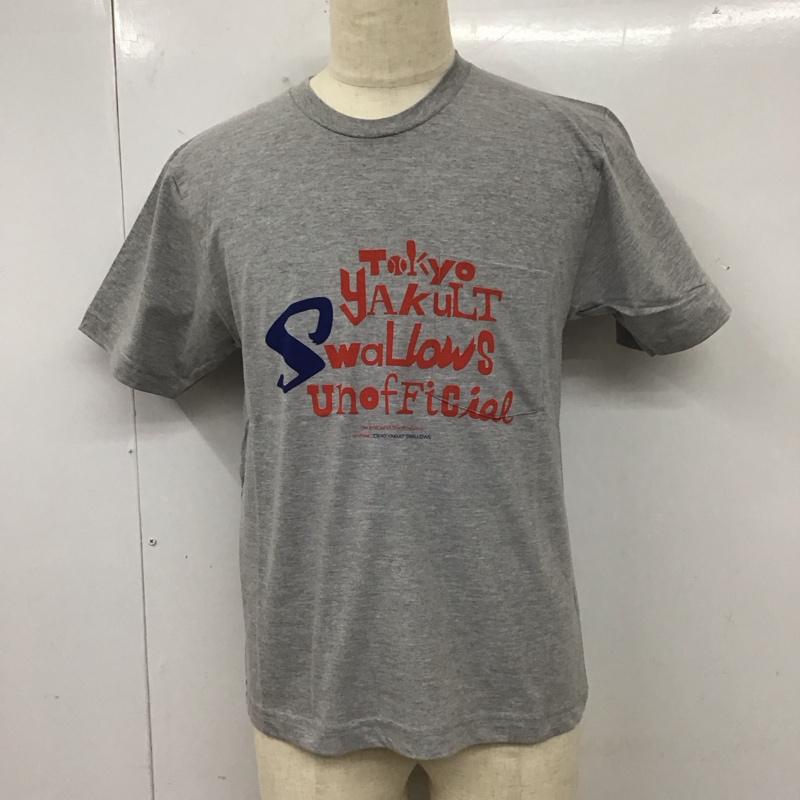 タカヒロ ミヤシタ ザ ソロイスト TAKAHIRO MIYASHITA The SoloIst. Tシャツ 半袖 ヤクルトスワローズ M ロゴ、文字 X プリント 灰 / グレー /  メンズ USED 古着 中古 10111991