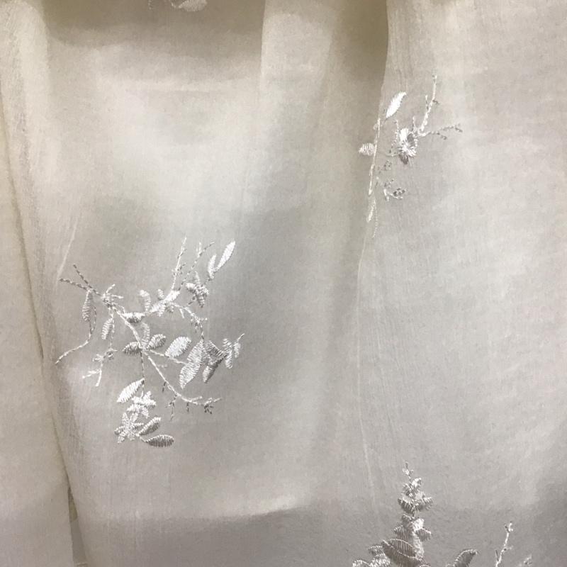 オルドット Olu. シャツ、ブラウス 半袖 yu25aab03 エンブロイダリーフラワーオフショルブラウス FREE 刺繍 オフホワイト / オフホワイト /  レディース USED 古着 中古 10148632
