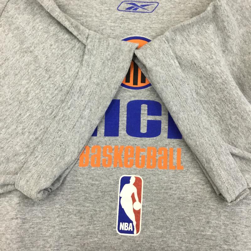 リーボック Reebok Tシャツ 半袖 New York Knicks basketball Tシャツ XL ロゴ、文字 X プリント 灰 / グレー / X 青 / ブルー / X 橙 / オレンジ /  メンズ USED 古着 中古 10130855