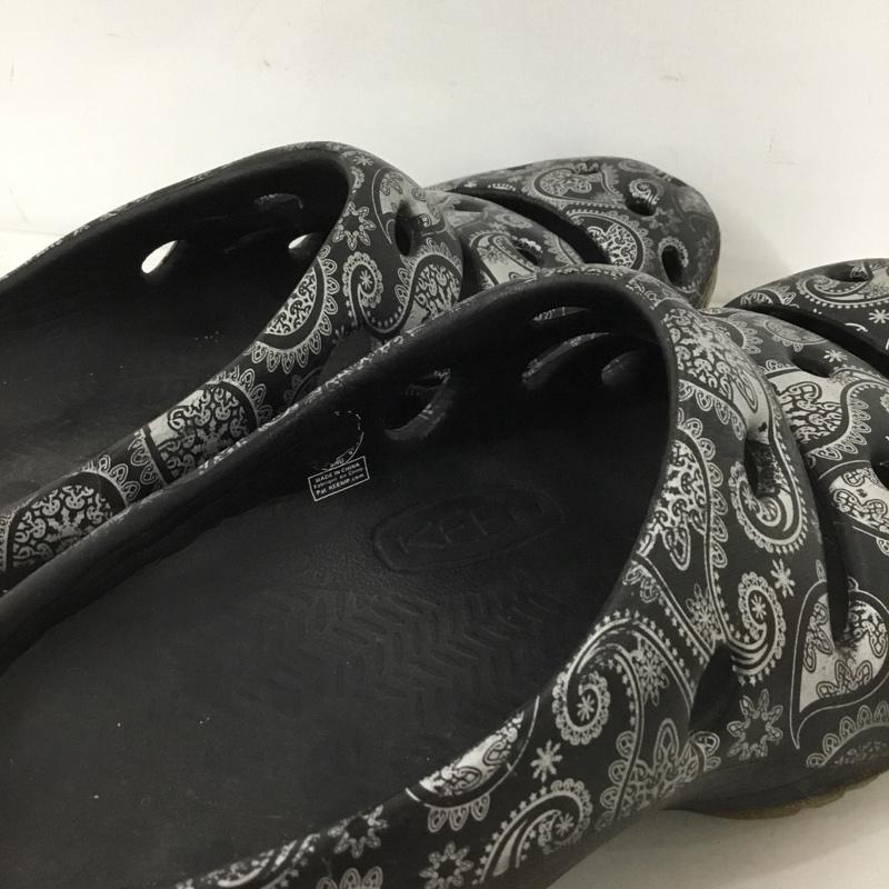 キーン KEEN サンダル サンダル ヨギ アーツ 11 ペイズリー 黒 / ブラック / X 銀 / シルバー /  メンズ USED 古着 中古 10149674