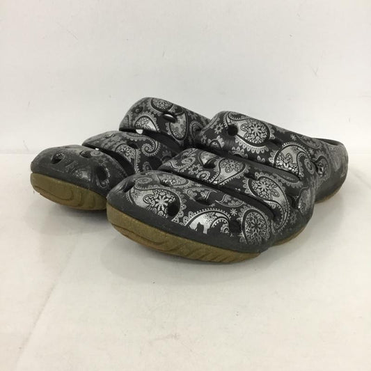 キーン KEEN サンダル サンダル ヨギ アーツ 11 ペイズリー 黒 / ブラック / X 銀 / シルバー /  メンズ USED 古着 中古 10149674