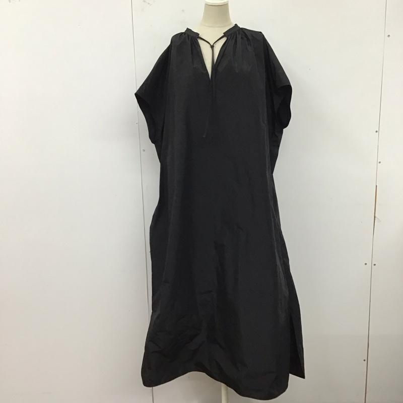 ニジュウサンク 23区 ワンピース ロングスカート 半袖ロングワンピース フレアスカート Vネック 44 無地 黒 / ブラック /  レディース USED 古着 中古 10122499