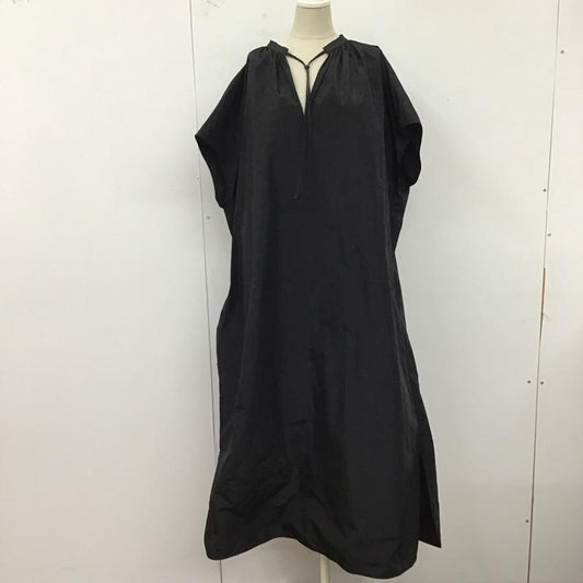 ニジュウサンク 23区 ワンピース ロングスカート 半袖ロングワンピース フレアスカート Vネック 44 無地 黒 / ブラック /  レディース USED 古着 中古 10122499