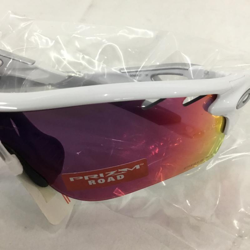 オークリー OAKLEY めがね・サングラス サングラス OO9206-27 RADARLOCK スポーツ サングラス 箱有 プリズム ロゴ、文字 白 / ホワイト / X 灰 / グレー /  メンズ USED 古着 中古 10129365