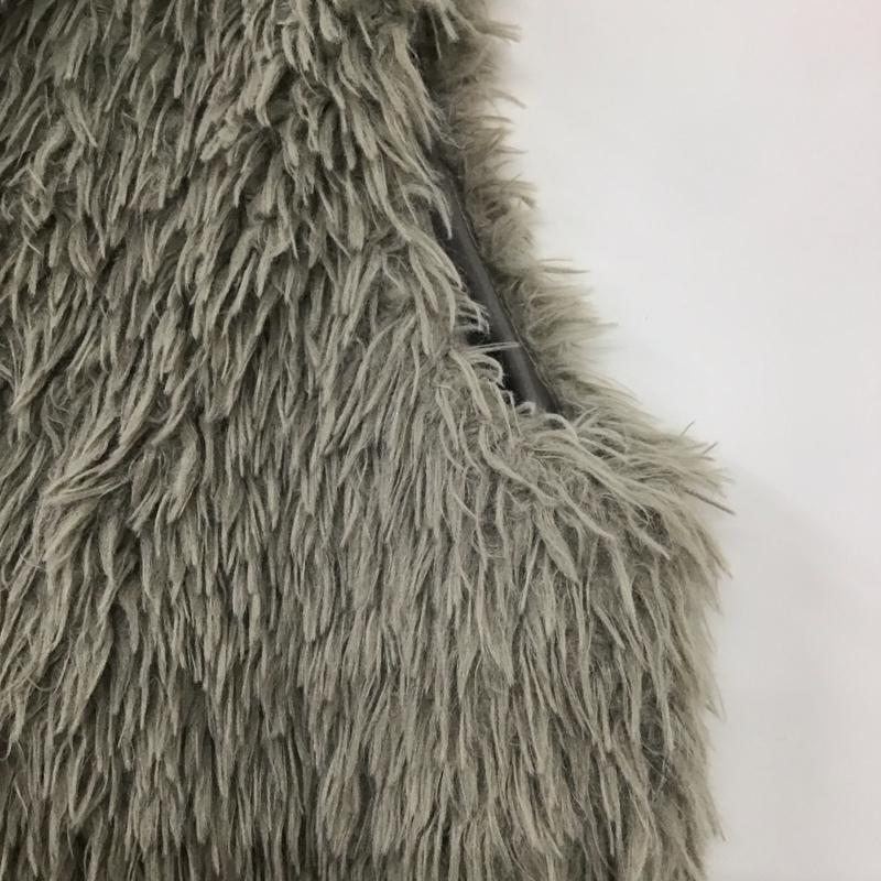 アズールバイマウジー AZUL BY MOUSSY ベスト ベスト 250GAc30-080H プードルフェイクファーベスト M 無地 灰 / グレー /  レディース USED 古着 中古 10136643