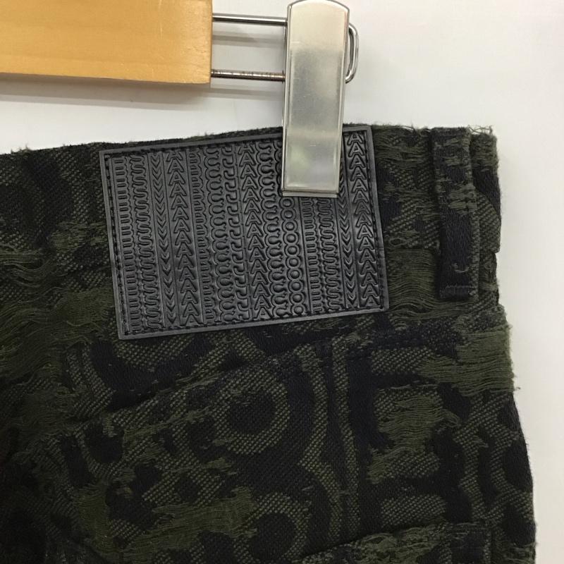 マークジェイコブス MARCJACOBS パンツ デニム、ジーンズ 2S4RBT003D06 ディストレス モノグラム ジャカード オーバーサイズ ジーンズ 26 ロゴ、文字 黒 / ブラック / X カーキ / カーキ /  レディース USED 古着 中古 10131323