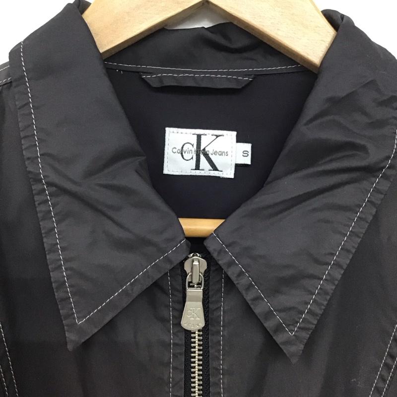 カルバン・クライン Calvin Klein ジャケット、上着 ジャケット、ブレザー ナイロンジャケット S ロゴ、文字 ダークブラウン / ダークブラウン /  メンズ USED 古着 中古 10144130