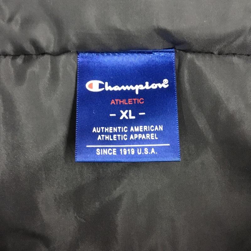 チャンピオン Champion ジャケット、上着 ジャンパー、ブルゾン c3-ns620 WARMERZIPHOODEDJACKET 中綿ジャケット ジップアップジャケット XL ロゴ、文字 緑 / グリーン /  メンズ USED 古着 中古 10112472