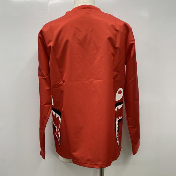 アベイシングエイプ A BATHING APE ジャケット、上着  アウター ジャケット プルオーバー A BATHING APE SHARK タグ付き M 赤 / レッド /  メンズ USED 古着 中古 10026627