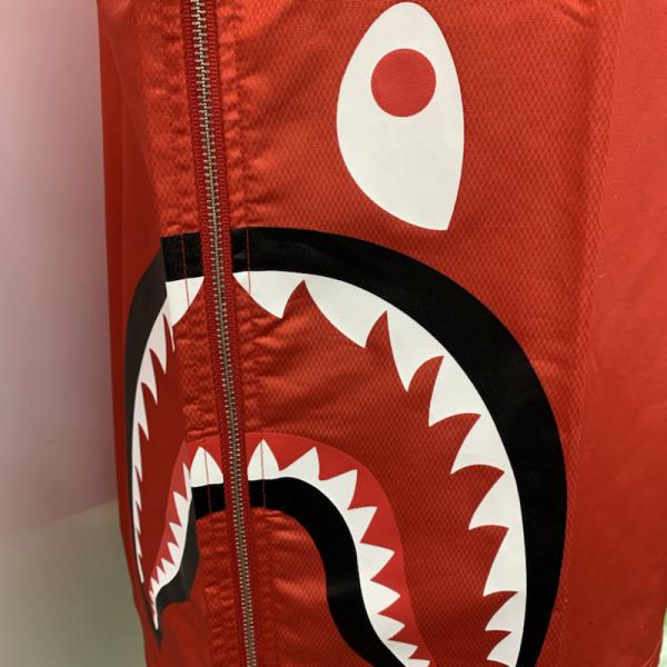 アベイシングエイプ A BATHING APE ジャケット、上着 ジャンパー、ブルゾン アウター ジャケット プルオーバー A BATHING APE SHARK タグ付き M 無地 赤 / レッド /  メンズ USED 古着 中古 10026630