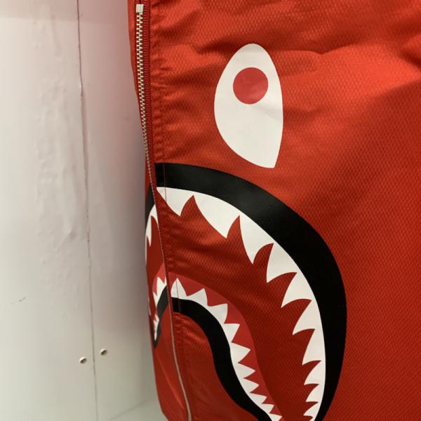アベイシングエイプ A BATHING APE ジャケット、上着  アウター ジャケット プルオーバー A BATHING APE SHARK タグ付き XL 赤 / レッド /  メンズ USED 古着 中古 10026634