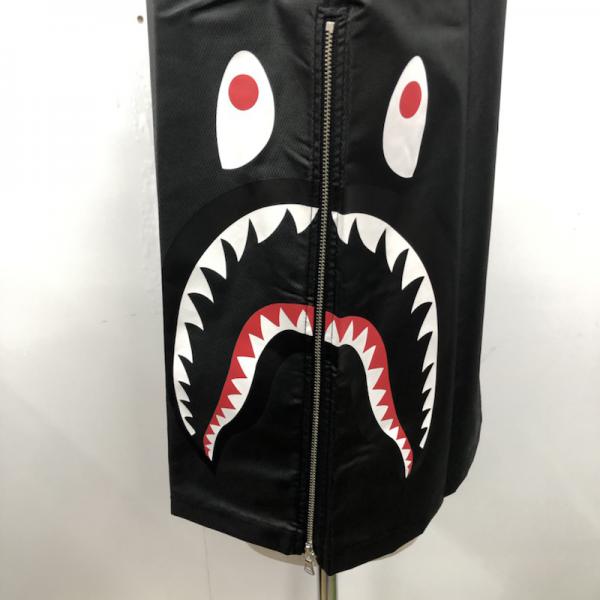 アベイシングエイプ A BATHING APE ジャケット、上着  アウター ジャケット プルオーバー A BATHING APE SHARK タグ付き M 黒 / ブラック /  メンズ USED 古着 中古 10026644