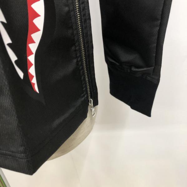 アベイシングエイプ A BATHING APE ジャケット、上着  アウター ジャケット プルオーバー A BATHING APE SHARK タグ付き M 黒 / ブラック /  メンズ USED 古着 中古 10026644