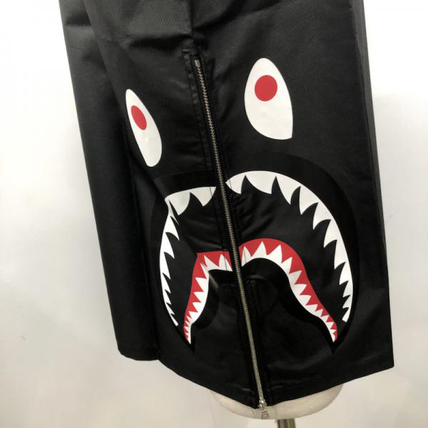 アベイシングエイプ A BATHING APE ジャケット、上着  アウター ジャケット プルオーバー A BATHING APE SHARK タグ付き M 無地 黒 / ブラック /  メンズ USED 古着 中古 10026646