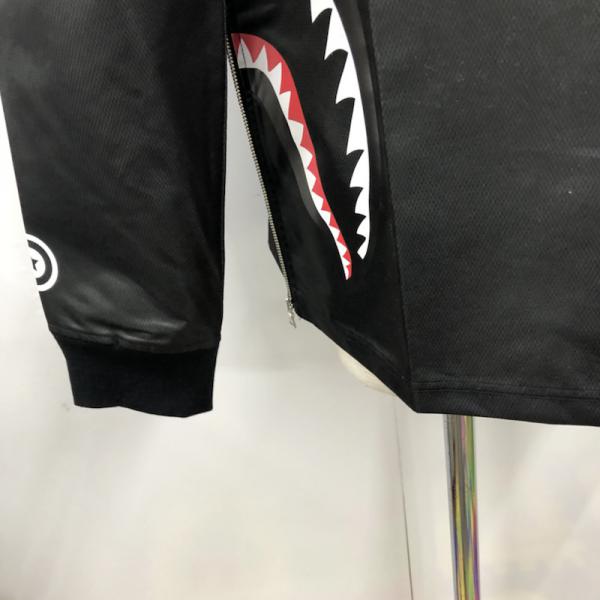 アベイシングエイプ A BATHING APE ジャケット、上着  アウター ジャケット プルオーバー A BATHING APE SHARK タグ付き M 無地 黒 / ブラック /  メンズ USED 古着 中古 10026646