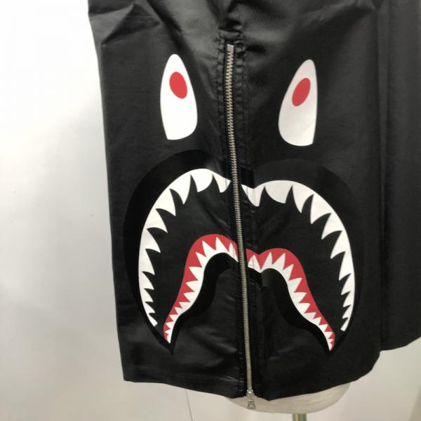 アベイシングエイプ A BATHING APE ジャケット、上着  アウター ジャケット プルオーバー A BATHING APE SHARK タグ付き M 無地 黒 / ブラック /  メンズ USED 古着 中古 10026647