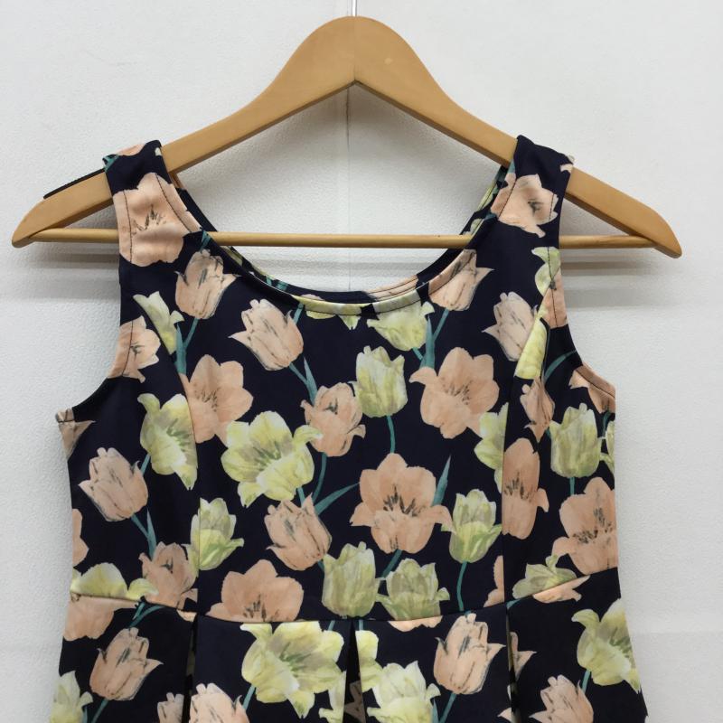 セシルマクビー CECIL McBEE トップス トップス ノースリーブ M 花柄 紺 / ネイビー /  レディース USED 古着 中古 10034663