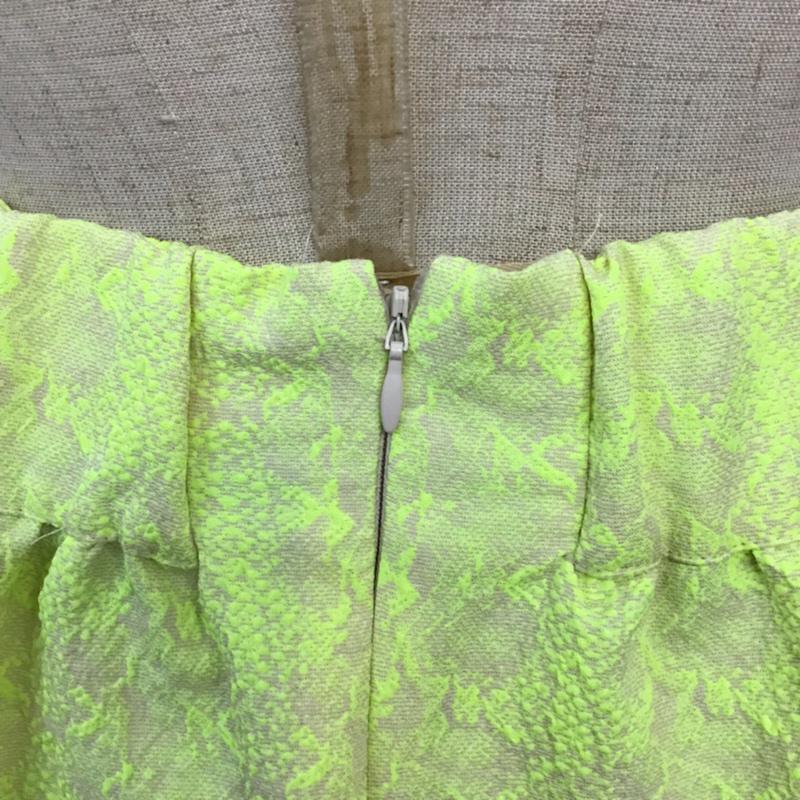 ザラ ZARA TRAFALUC スカート ミニスカート 8342 046 301 L 総柄 黄緑 / イエローグリーン /  レディース USED 古着 中古 10071667