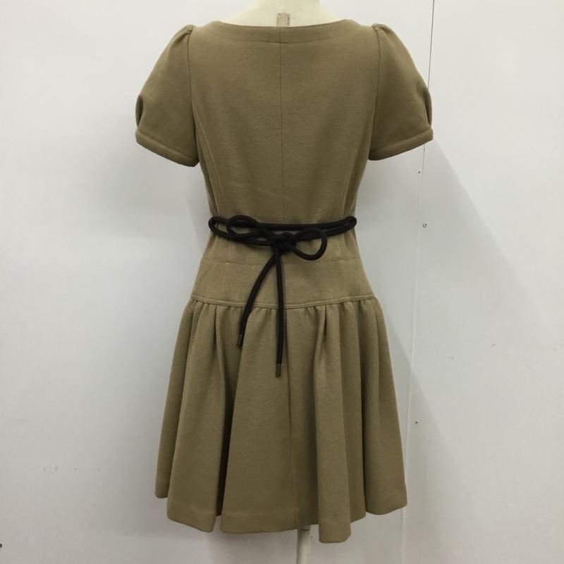 バーバリーブルーレーベル BURBERRY BLUE LABEL ワンピース ひざ丈スカート E1J59-222-40 半袖 ウール 36 ワンポイント ベージュ / ベージュ /  レディース USED 古着 中古 10072152