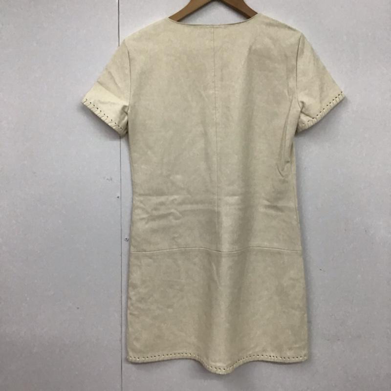 ザラ ZARA ワンピース ひざ丈スカート TRAFALUC 7901 267 746 フェイクレザー Vネック M 無地 アイボリー / アイボリー /  レディース USED 古着 中古 10072833