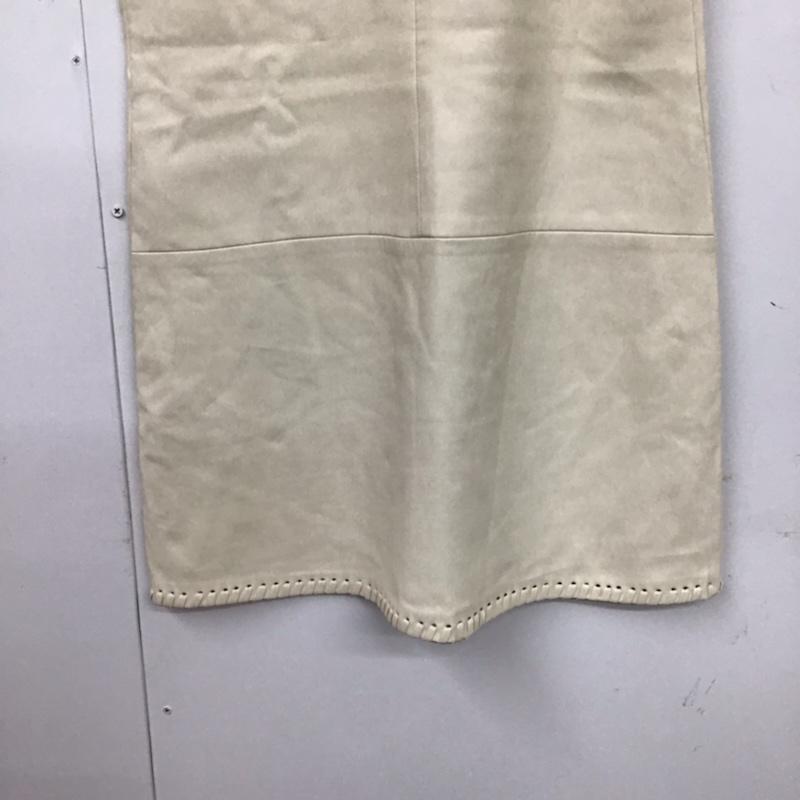ザラ ZARA ワンピース ひざ丈スカート TRAFALUC 7901 267 746 フェイクレザー Vネック M 無地 アイボリー / アイボリー /  レディース USED 古着 中古 10072833