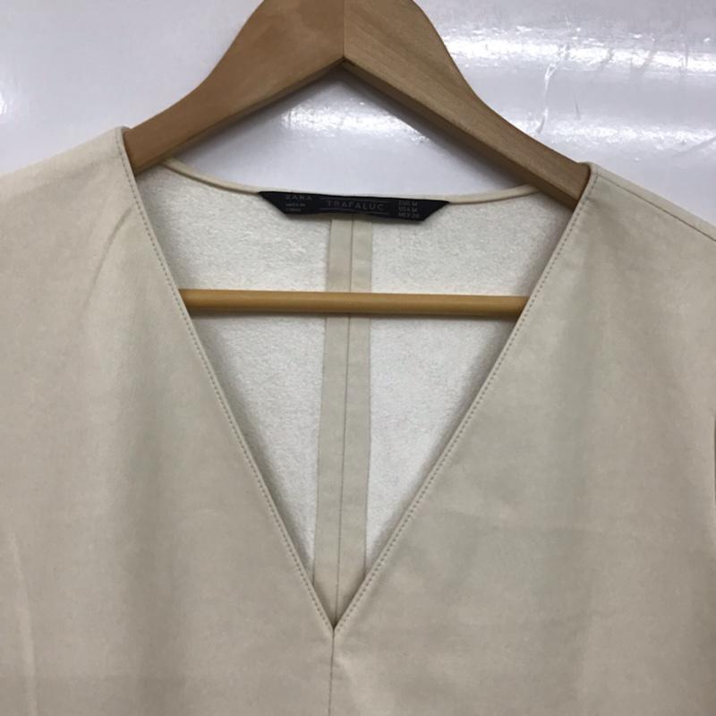 ザラ ZARA ワンピース ひざ丈スカート TRAFALUC 7901 267 746 フェイクレザー Vネック M 無地 アイボリー / アイボリー /  レディース USED 古着 中古 10072833