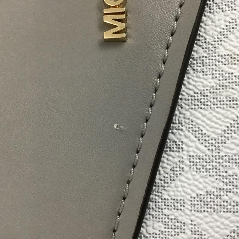 マイケルコース MICHAEL KORS クラッチバッグ、パーティバッグ クラッチバッグ、パーティバッグ マグネットポーチ ロゴ、文字 灰 / グレー / X 白 / ホワイト / X 金 / ゴールド /  レディース USED 古着 中古 10090848