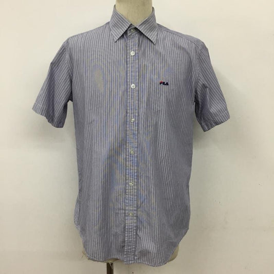 フィラ FILA シャツ、ブラウス 半袖 Y534-FL002S ストライプ L ロゴ、文字 白 / ホワイト / X 水色 / ライトブルー /  メンズ USED 古着 中古 10093959