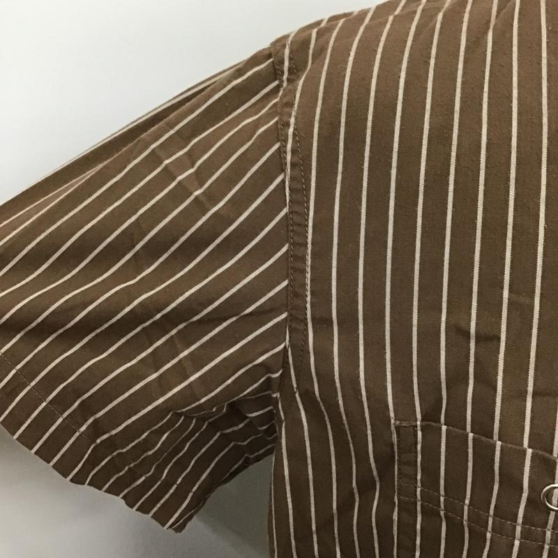 フィンダーズ キーパーズ Finders Keepers シャツ、ブラウス 半袖 40511602 ワークシャツ ワッペン ストライプ M ロゴ、文字 茶 / ブラウン / X 白 / ホワイト /  メンズ USED 古着 中古 10096146