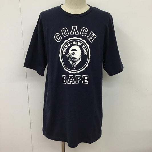 アベイシングエイプ A BATHING APE Tシャツ 半袖 001CSH731902C COACH COLLEGE TEE XL ロゴ、文字 紺 / ネイビー /  メンズ USED 古着 中古 10097157