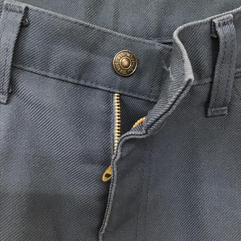 リーバイス Levi's パンツ デニム、ジーンズ カラージーンズ カジュアルパンツ センタータックパンツ 無地 紺 / ネイビー /  メンズ USED 古着 中古 10101927
