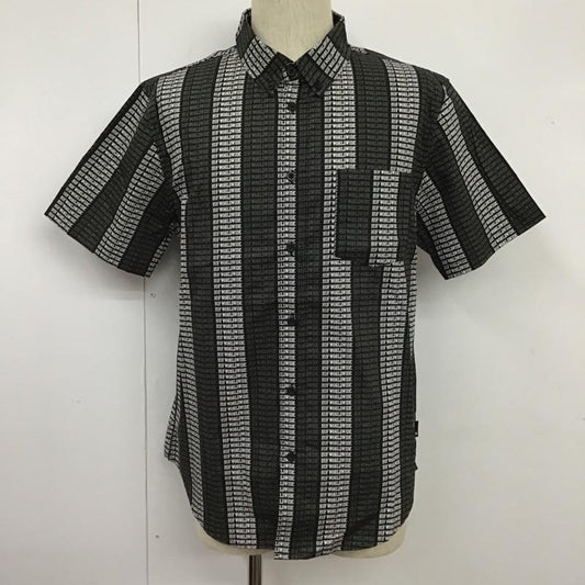 ハフ HUF シャツ、ブラウス 半袖 半袖シャツ カラーシャツ 半袖カットソー プリントシャツ ボタンダウンシャツ M 総柄 X ロゴ、文字 白 / ホワイト / X 黒 / ブラック / X 灰 / グレー /  メンズ USED 古着 中古 10102611