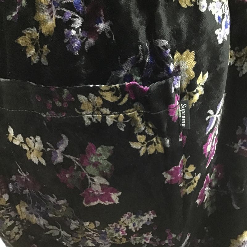 シュプリーム Supreme パンツ ショートパンツ Floral Velour Short 19FW 花柄 ハーフパンツ S ロゴ、文字 黒 / ブラック /  メンズ USED 古着 中古 10103687