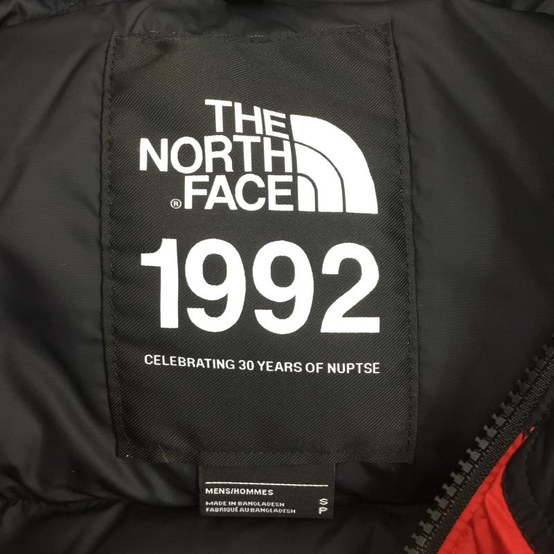 ザノースフェイス THE NORTH FACE ジャケット、上着 ダウンジャケット 1992 RETRO ANNIVERSARY NUPTSE JACKET ヌプシ NF0A7WWB682 タグ付 S ロゴ、文字 黒 / ブラック / X 赤 / レッド /  メンズ USED 古着 中古 10104245