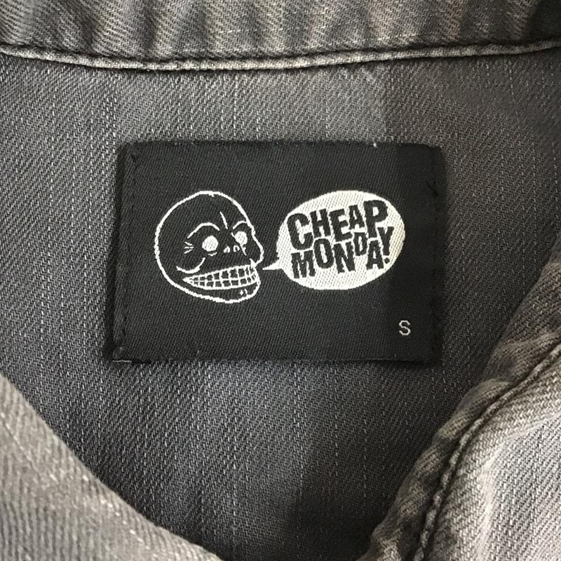 チープマンデイ CHEAP MONDAY シャツ、ブラウス 長袖 長袖シャツ カラーシャツ ポケットシャツ ダメージ加工シャツ S ロゴ、文字 灰 / グレー /  メンズ USED 古着 中古 10104452