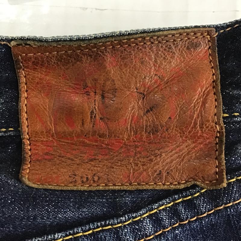 エヴィス EVISU パンツ デニム、ジーンズ デニムパンツ ストレートパンツ ワイドパンツ カジュアルパンツ ロゴ、文字 インディゴ / インディゴ /  メンズ USED 古着 中古 10104568