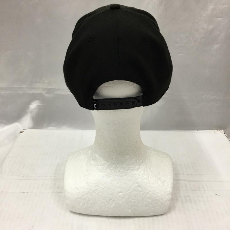 オークリー OAKLEY 帽子 キャップ NEW ERA スナップバック ロゴ、文字 黒 / ブラック /  メンズ USED 古着 中古 10105309