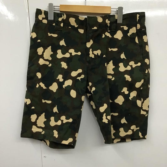ディッキーズ Dickies パンツ ショートパンツ 162M40DQ01 ハーフパンツ カモ柄 迷彩 32 ロゴ、文字 マルチカラー / マルチカラー /  メンズ USED 古着 中古 10105485